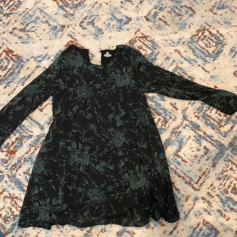 Ecoté medium dress. Can also be worn as a long shirt.